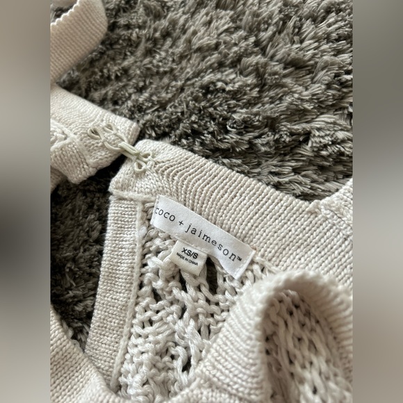 Coco + Jaimeson Knit Cold Shoulder - Picture 3 of 3